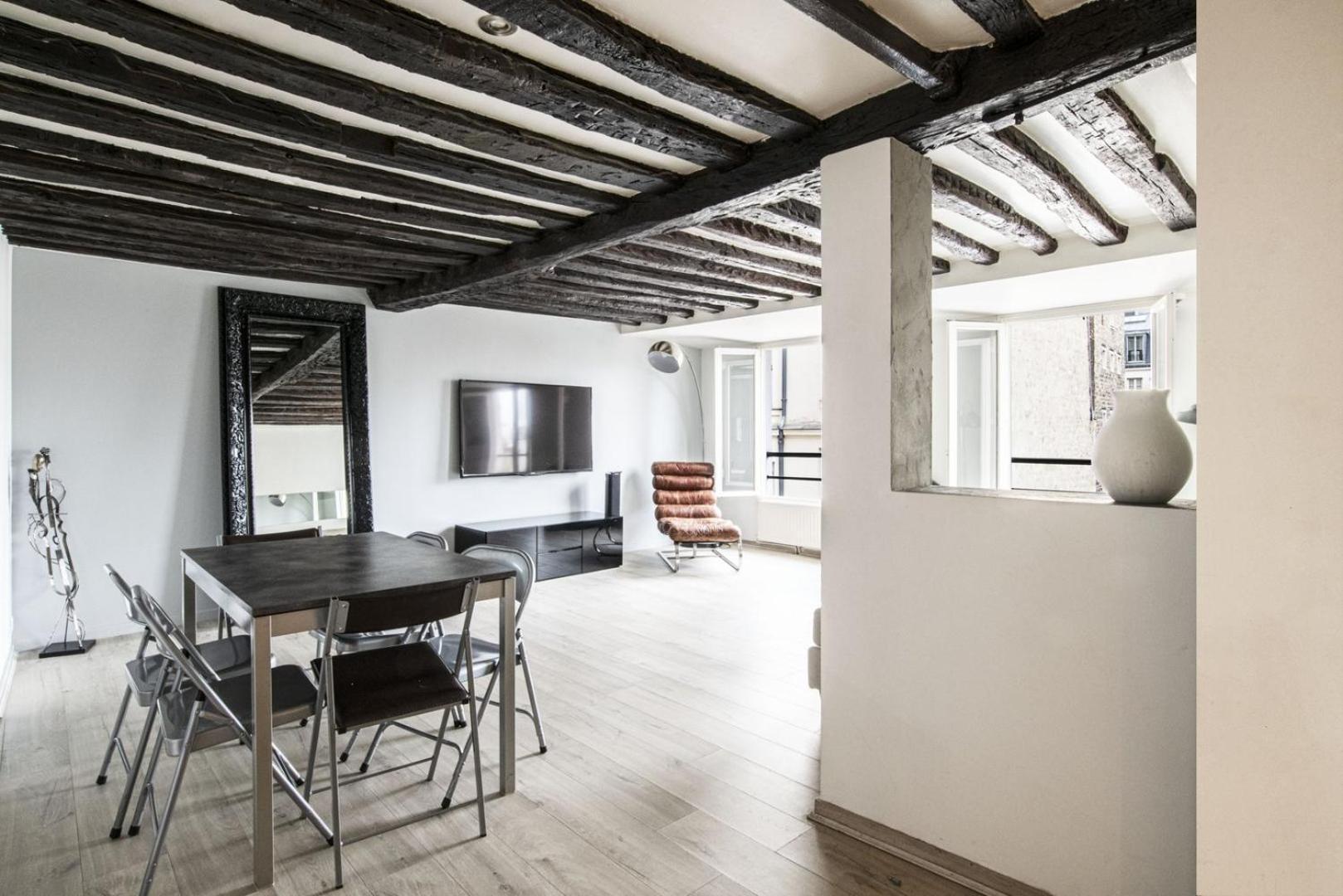 Marais Beaubourg Area Apartment Paris